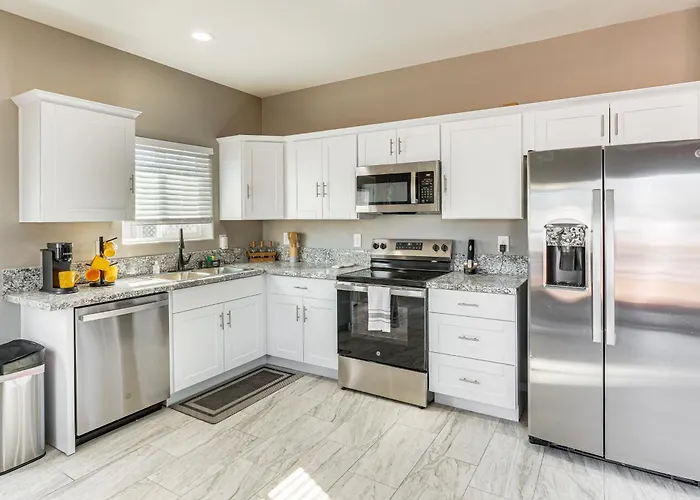 3 Mi To Mall: W/ Large Outdoor Space! Holiday home Tucson