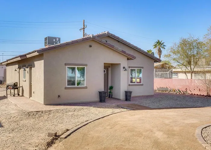 3 Mi To Mall: W/ Large Outdoor Space! *