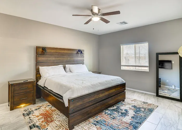 3 Mi To Mall: W/ Large Outdoor Space! Tucson