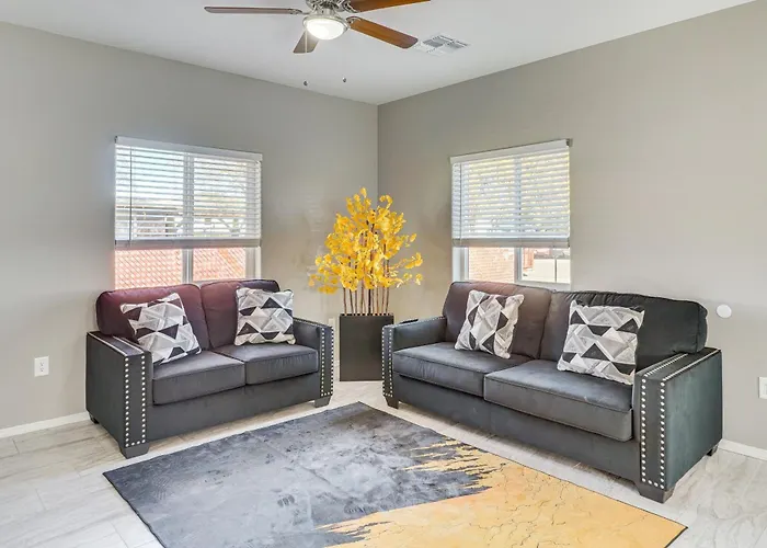 Holiday home 3 Mi To Mall: W/ Large Outdoor Space! *