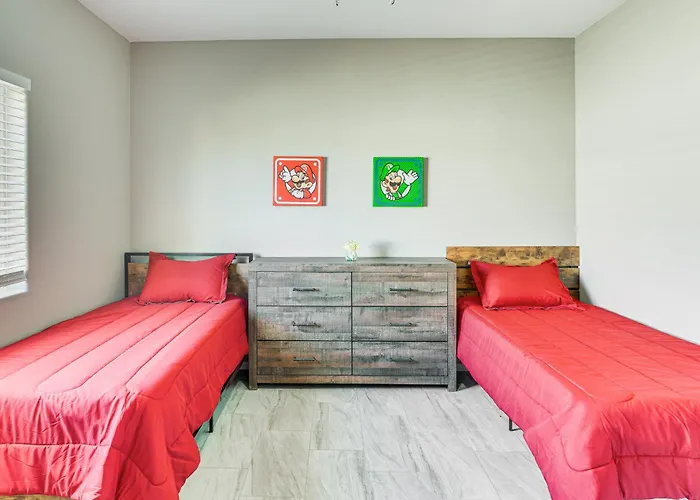3 Mi To Mall: W/ Large Outdoor Space!