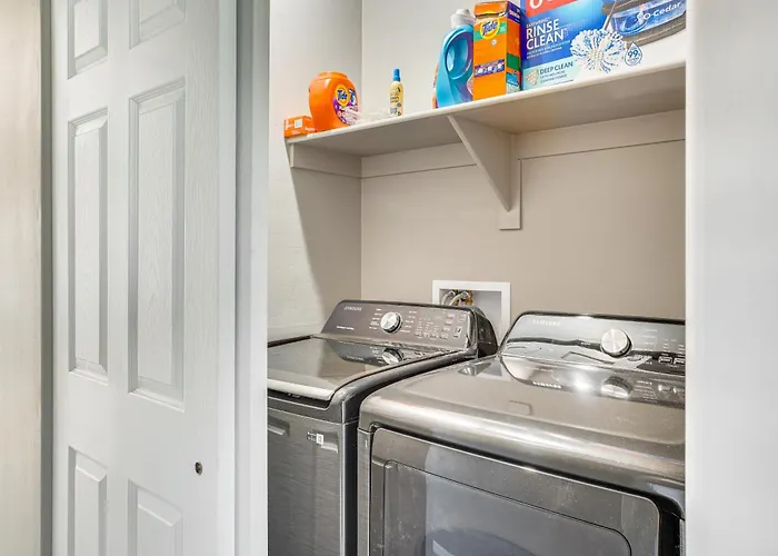 3 Mi To Mall: W/ Large Outdoor Space! * Tucson