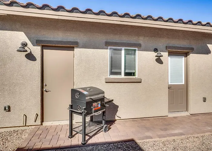 3 Mi To Mall: W/ Large Outdoor Space! *