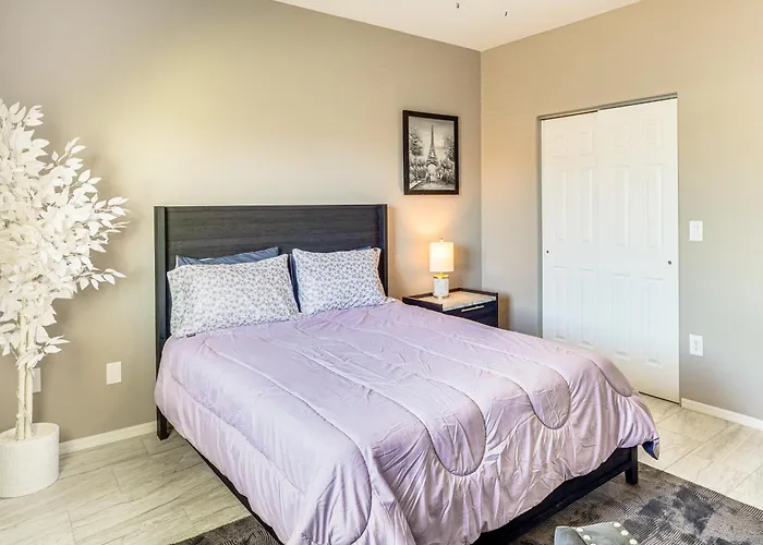 3 Mi To Mall: W/ Large Outdoor Space! Holiday home Tucson