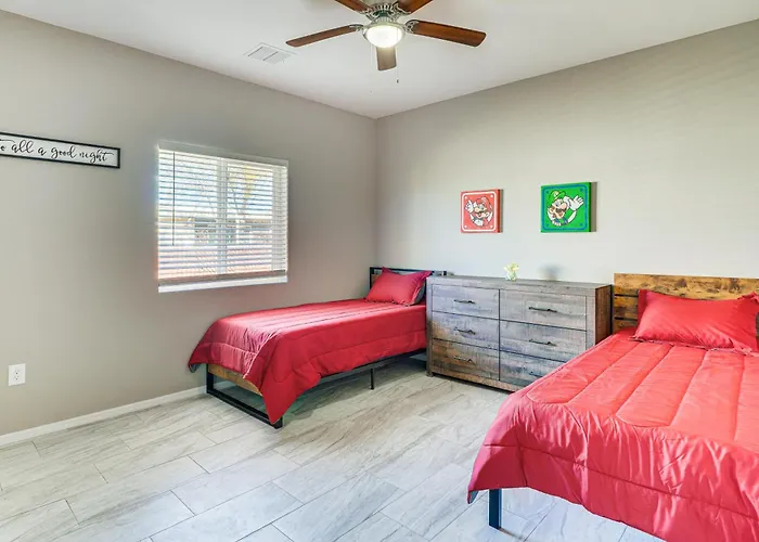 3 Mi To Mall: W/ Large Outdoor Space! *