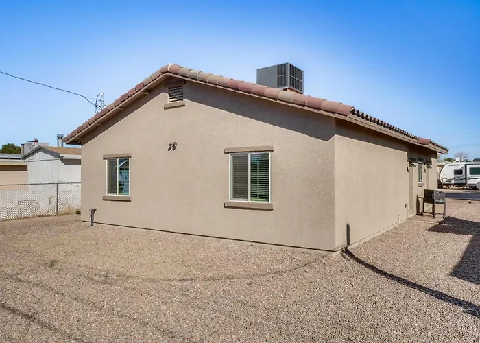 3 Mi To Mall: W/ Large Outdoor Space! Tucson