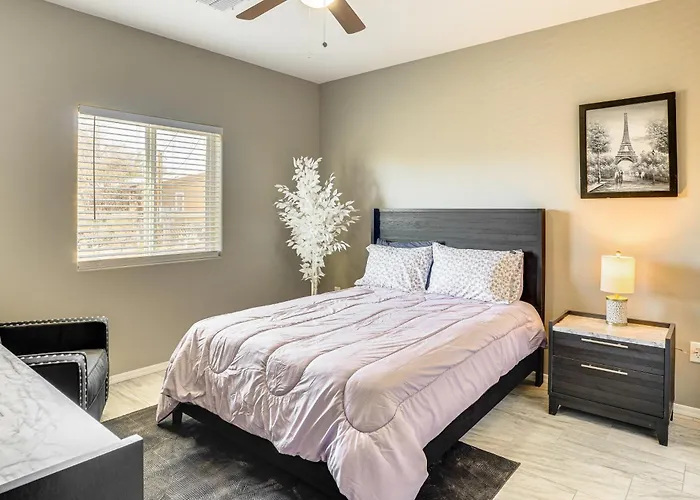 Holiday home 3 Mi To Mall: W/ Large Outdoor Space! Tucson